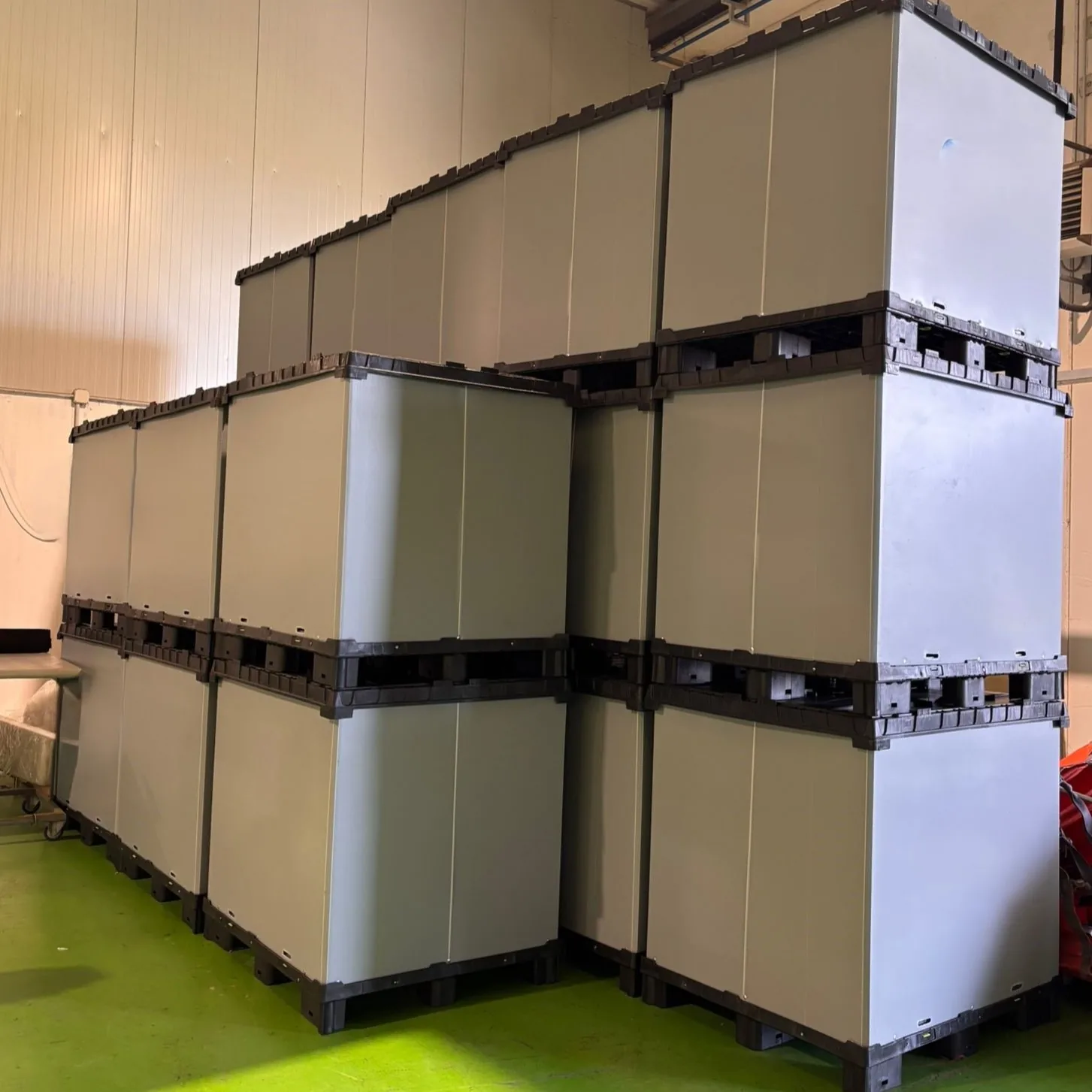 Alveol-Box: interni tessili su misura per box pallet e contenitori